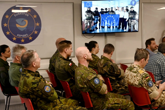 欧洲曾协助美国保护航运,但霍尔木兹海峡情况不同