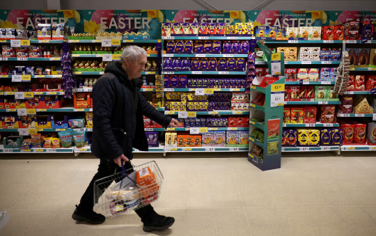 伊朗冲突不确定性笼罩前景，乐购扩大业绩预期区间